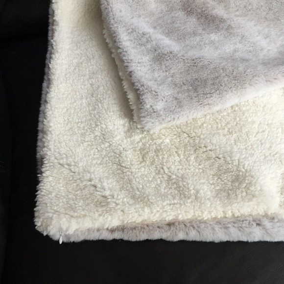 NWOT Room Essentials Body Pillow Cover Sham - Picture 4 of 4